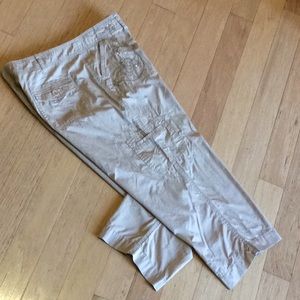 Ingredients 100% cotton khakis w/ detailed pockets